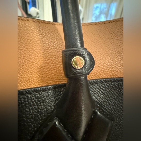 Authentic Louis Vuitton on my side handbag EUC - Picture 6 of 8